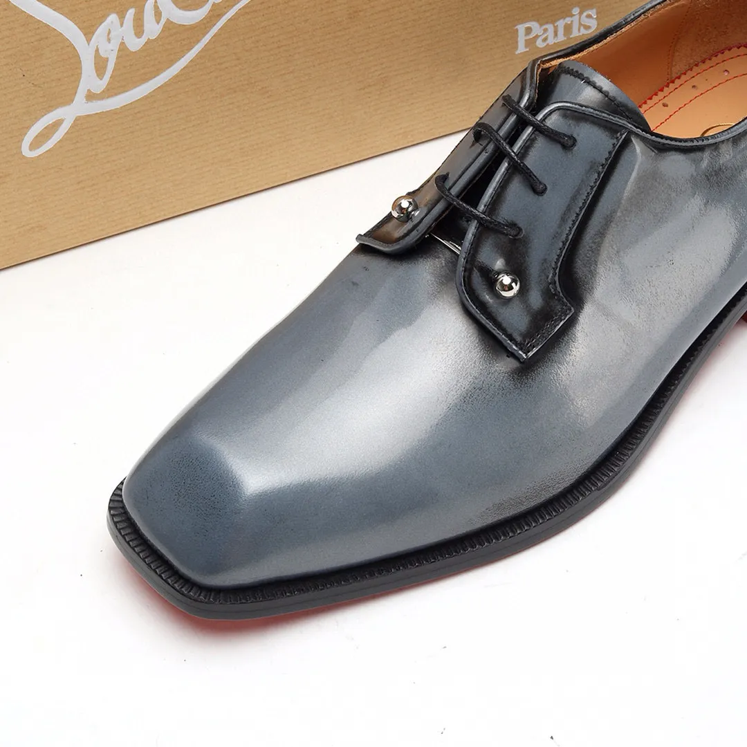 Batch 1,080 yuan 💰••New real shots••CL～High-end men’s 👔casual•loafers with red soles! ••🆑Genuine and top-quality goods from original orders ••✅💯 Purchase goods from top-quality original orders! Original imported patterned cowhide ➕Imported cowhide lining ➕Cowhide feet ➕Original leather outsole~🉑️Feel free to compare the authentic ones! Size: 38-44 (45.46.47 can be customized)